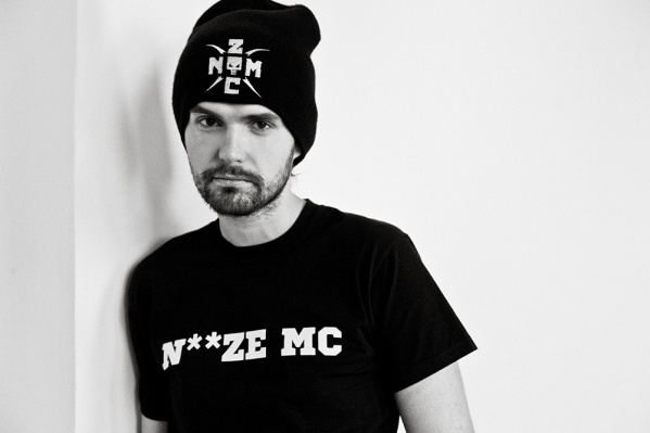 На этой неделе в Екатеринбурге выступит Noize MC, фанаты которого на «Ночи музыки» устроили пробку и разбили окно в трамвае На этой неделе в Екатеринбурге выступит Noize MC, фанаты которого на «Ночи музыки» устроили пробку и разбили окно в трамвае