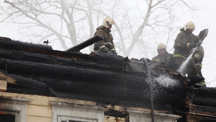 Во время пожара в Ростове у 90-летнего дедушки сгорели зубы и все вещи