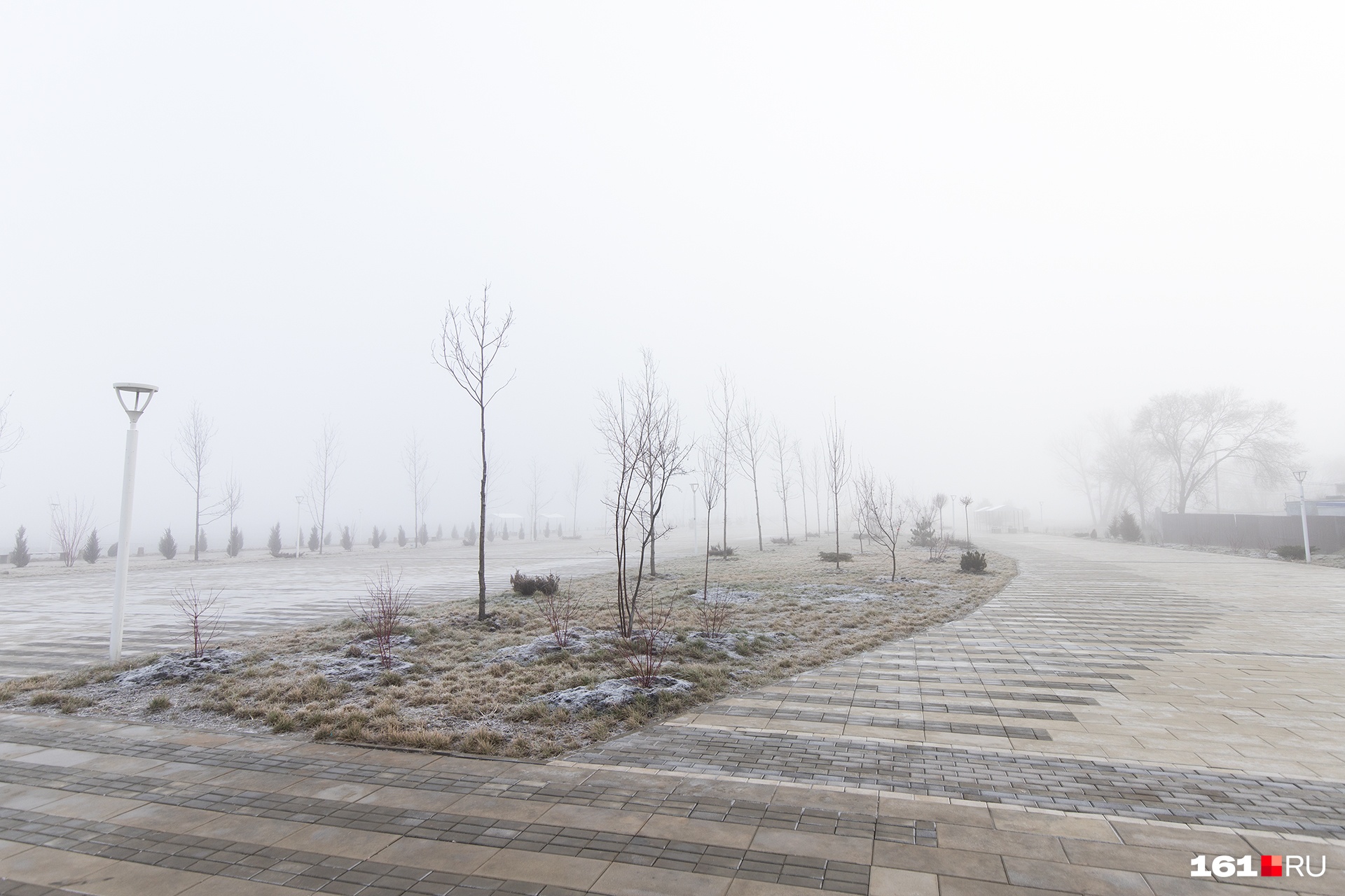 Парк Левобережный в тумане. Где-то там есть стадион Парк Левобережный в тумане. Где-то там есть стадион