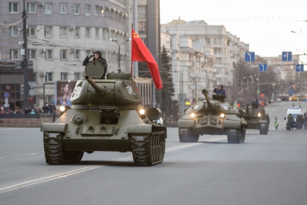 Т-34, ИС-3 и ИСУ-152 — единственные в регионе образцы бронетанковой техники военного периода, которые сегодня на ходу Т-34, ИС-3 и ИСУ-152 — единственные в регионе образцы бронетанковой техники военного периода, которые сегодня на ходу