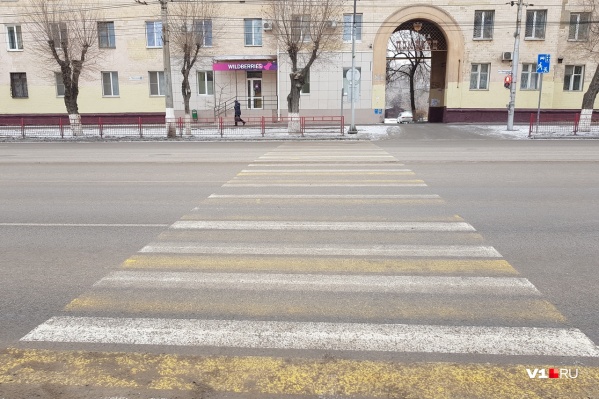 Чтобы избежать повторения трагедии, педагоги провожают детей через дорогу Чтобы избежать повторения трагедии, педагоги провожают детей через дорогу