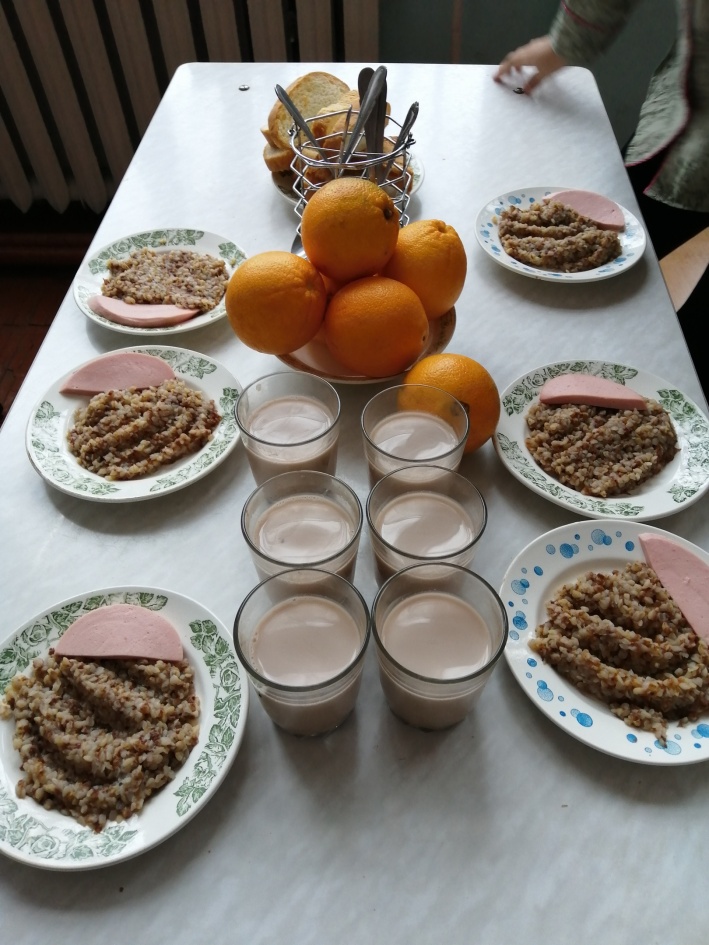 В качестве «мясного» блюда — колбаса В качестве «мясного» блюда — колбаса