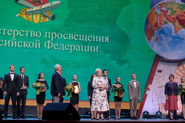 Специальными призами отметили еще десять педагогов Специальными призами отметили еще десять педагогов