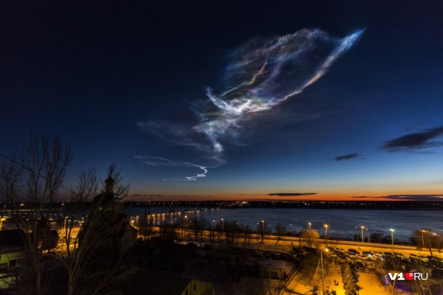 Жители Волгоградской области удивили яркие рисунки в небе