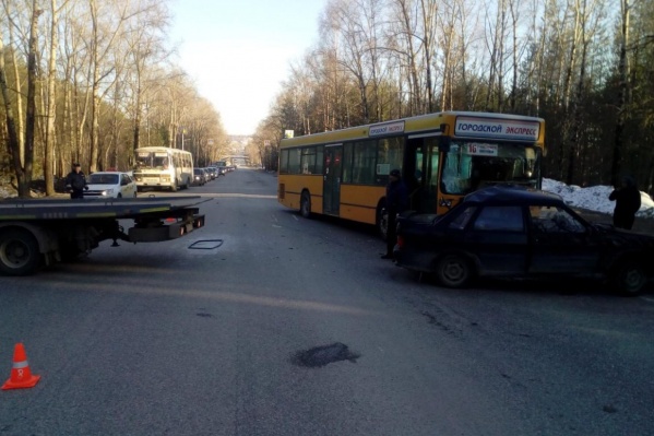 В автобусе пострадал один пассажир В автобусе пострадал один пассажир