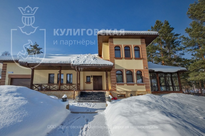 Архитекторы уверяют, что этот дом построен в итальянском стиле XVI века Архитекторы уверяют, что этот дом построен в итальянском стиле XVI века