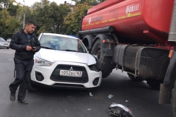 Автомобилисты удивляются, как такое могло случиться Автомобилисты удивляются, как такое могло случиться