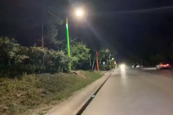 Осенью такие столбы установили на улице Николаева Осенью такие столбы установили на улице Николаева