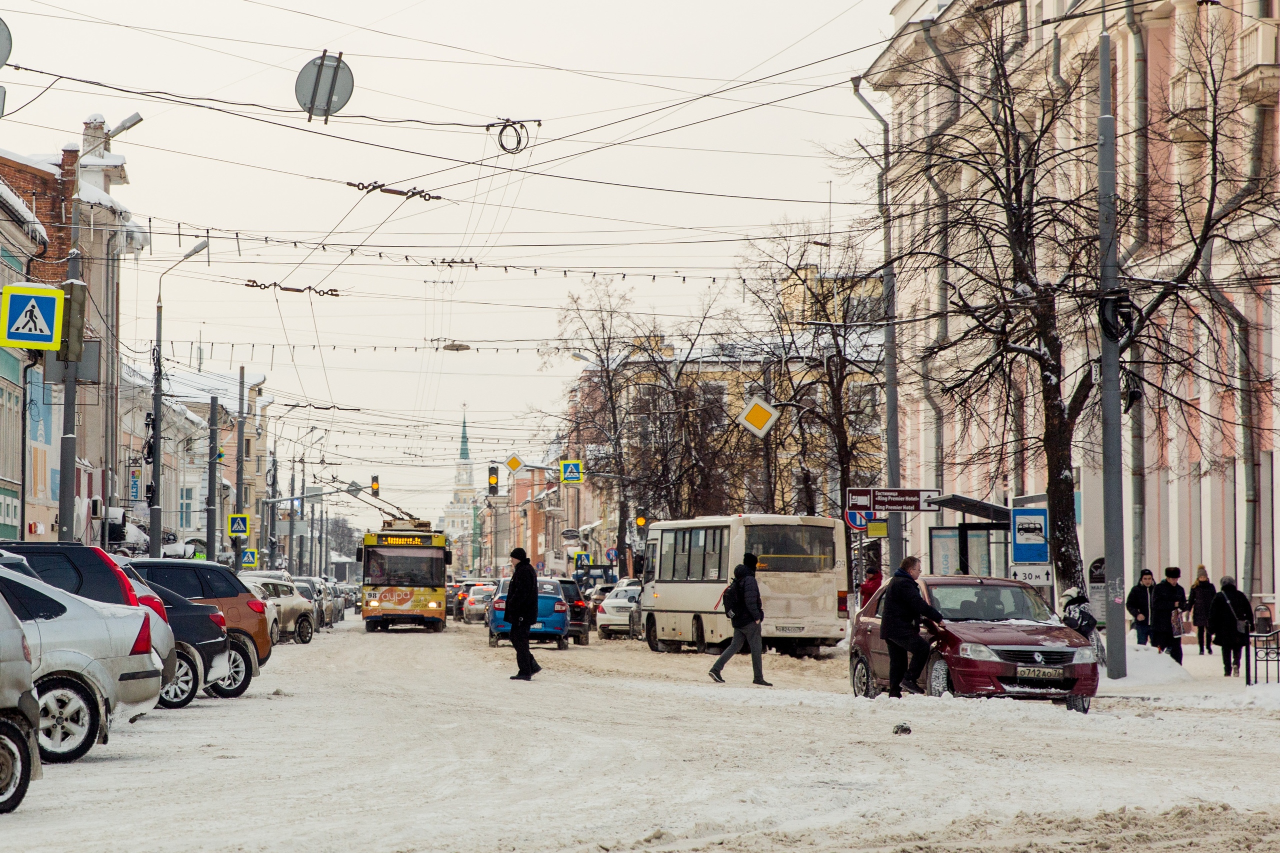 105 ярославль. Простые ярославцы на улицах города фото.