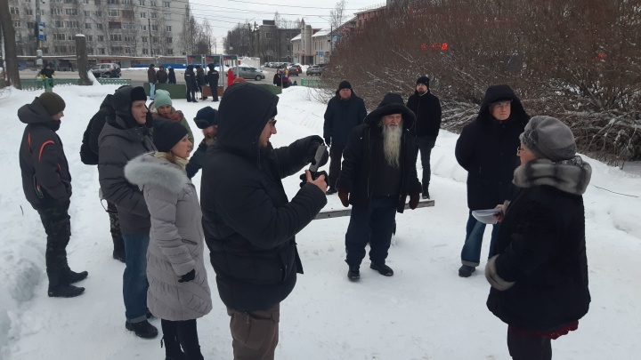 Про Рокфеллера, ротвейлеров, свалки и «дичь»: как прошел митинг против коррупции в Архангельске