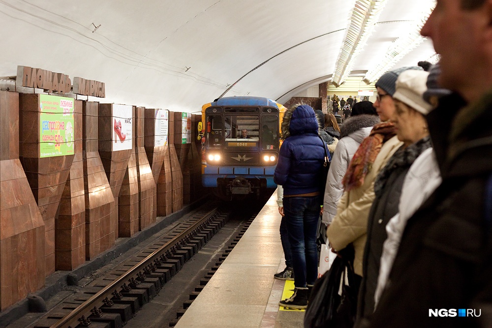 Новосибирец спрыгнул на рельсы станции метро «Площадь Маркса» — теперь ему придётся платить штраф