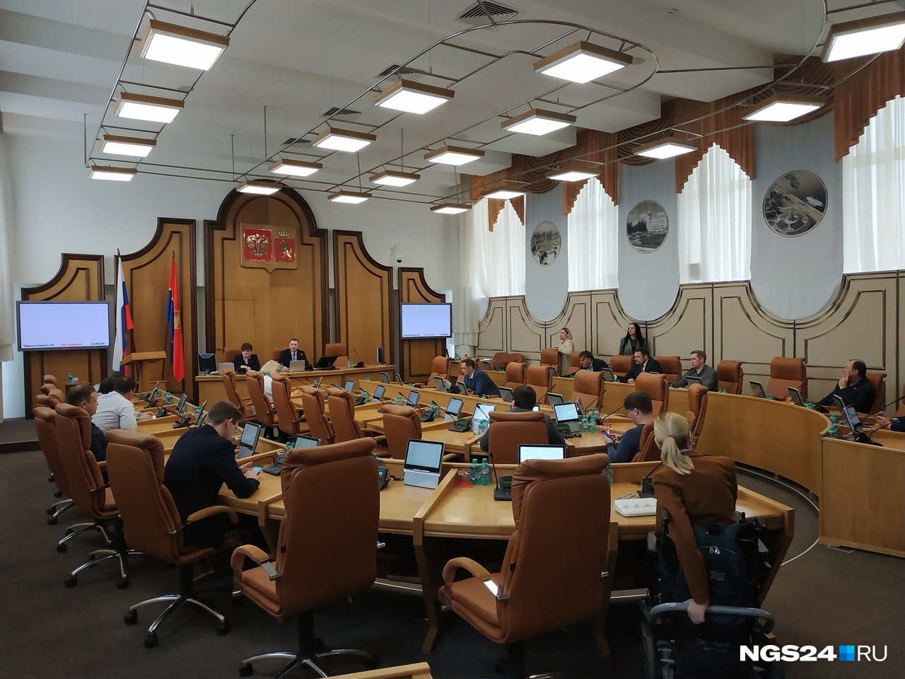 Сегодня Алена Ахвердиева должна была отчитываться перед депутатами Горсовета о работе комбината Сегодня Алена Ахвердиева должна была отчитываться перед депутатами Горсовета о работе комбината