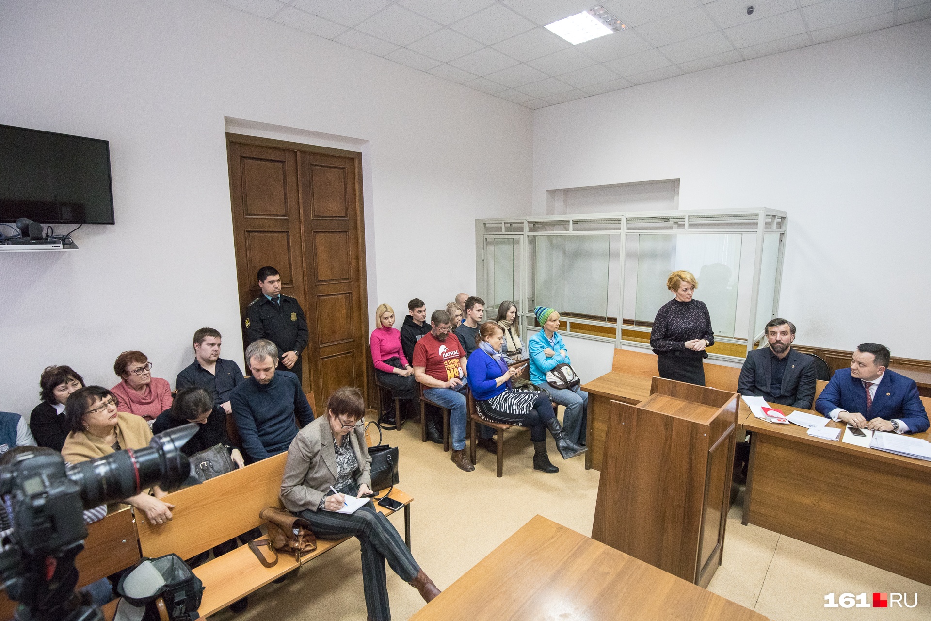 На заседания суда приходят сторонники Шевченко На заседания суда приходят сторонники Шевченко 
