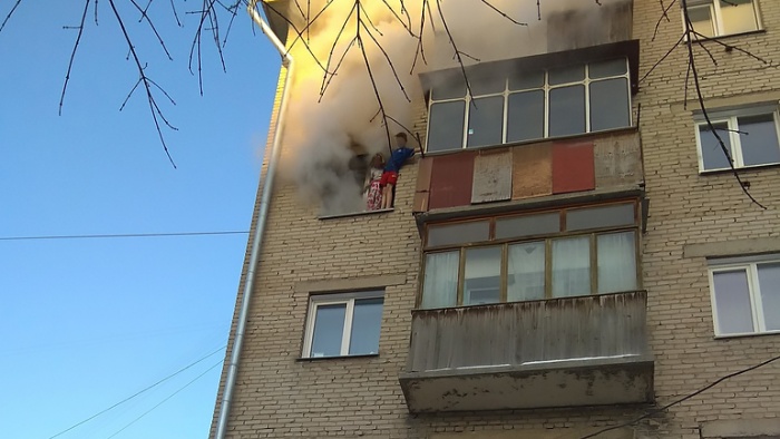 Детей, выпрыгнувших из окон горящей квартиры 20 декабря, в конце этой недели выписали из больницы Детей, выпрыгнувших из окон горящей квартиры 20 декабря, в конце этой недели выписали из больницы