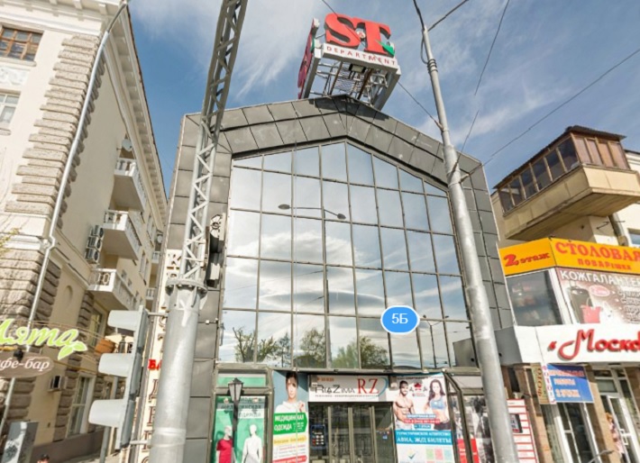 «Москвичи уходят из Екатеринбурга»: торговый центр на Ленина выставили на продажу