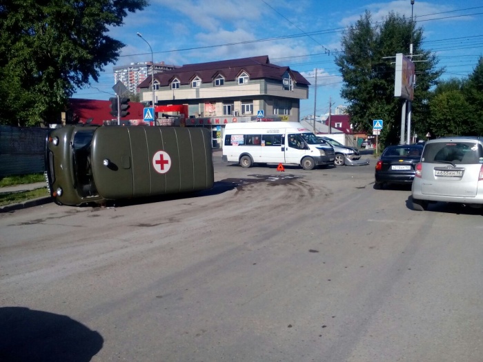 Авария обошлась без пострадавших Авария обошлась без пострадавших
