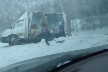 Авария обошлась без пострадавших Авария обошлась без пострадавших