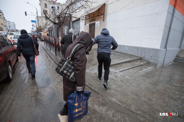 Многие дончане начали оформлять свое трудоустройство официально и платить налоги Многие дончане начали оформлять свое трудоустройство официально и платить налоги 