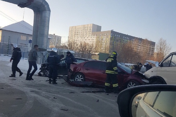 Обстоятельства аварии установят сотрудники ГИБДД Обстоятельства аварии установят сотрудники ГИБДД