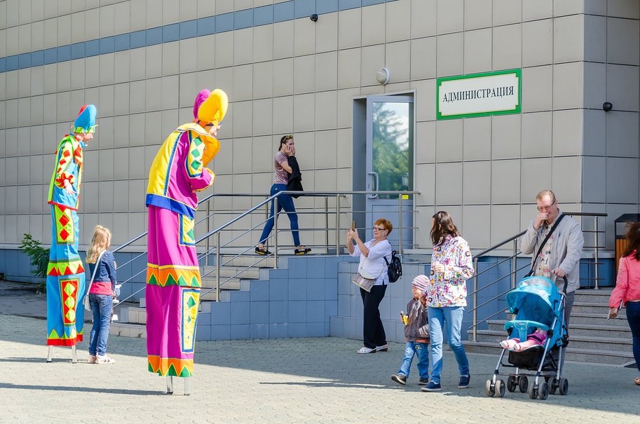 Конкурсы новосибирск. Парад колясок Белоснежка и семь гномов. 33 Страуса Александров. Фестиваль солнце земли русской г.Александров Владимирской обл.2021. Парад гномов.