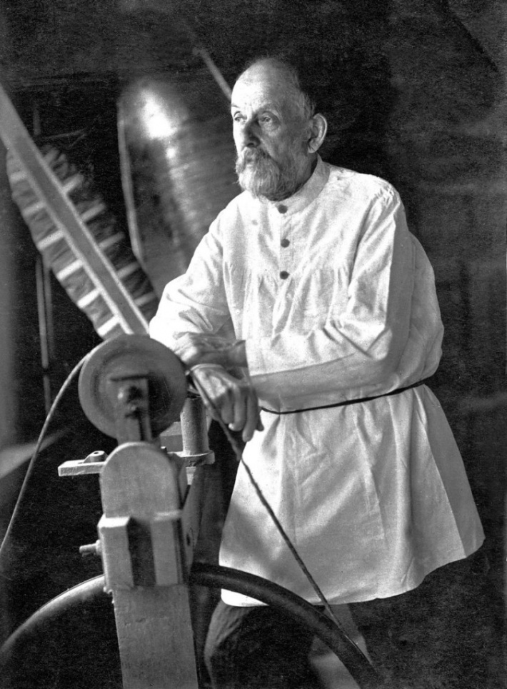 Циолковский одним из первых высказал идею создания реактивных ракет
