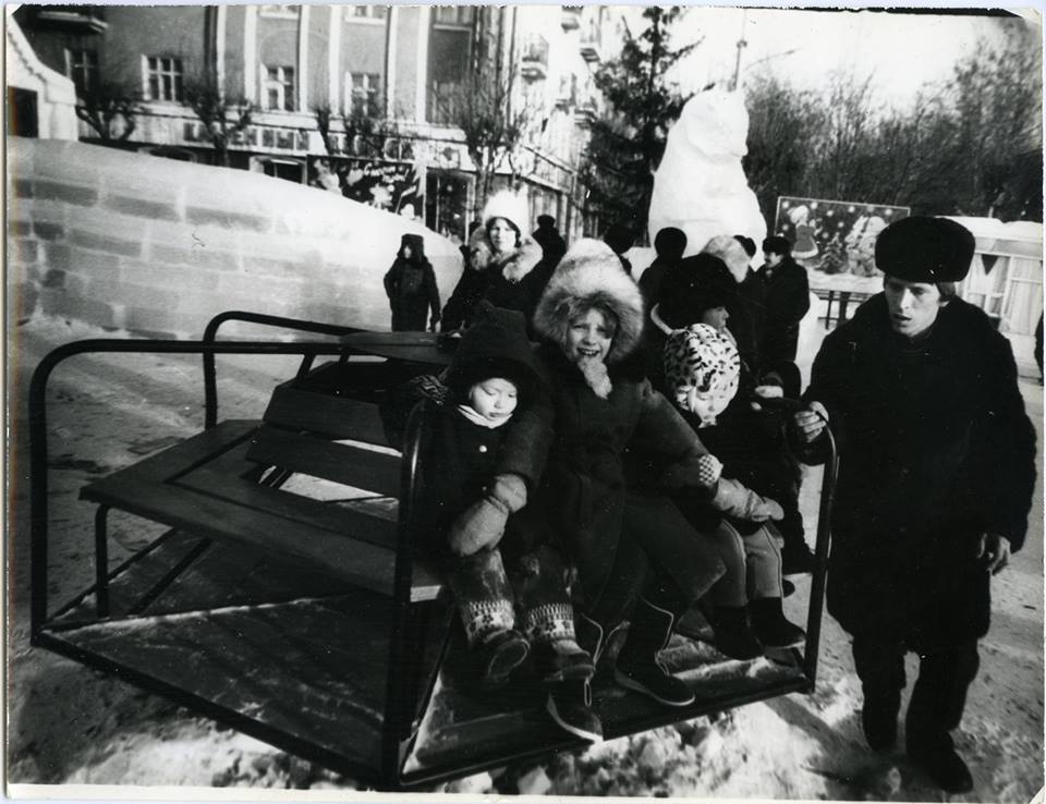 Никто себя не узнал? Смотрим фотографии 30-летней давности, как на Урале отмечали Новый год