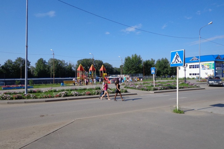 В Каскаре живет почти 10 тысяч человек (хотя во время прямой линии с Путиным местная жительница назвала цифру в 3000 человек) В Каскаре живет почти 10 тысяч человек (хотя во время прямой линии с Путиным местная жительница назвала цифру в 3000 человек)