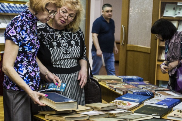 Книги можно принести в Новосибирскую государственную областную научную библиотеку и Областную библиотеку имени А.М. Горького Книги можно принести в Новосибирскую государственную областную научную библиотеку и Областную библиотеку имени А.М. Горького
