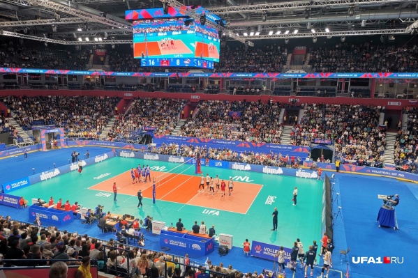 Спортсмены держали болельщиков в напряжении всю игру Спортсмены держали болельщиков в напряжении всю игру