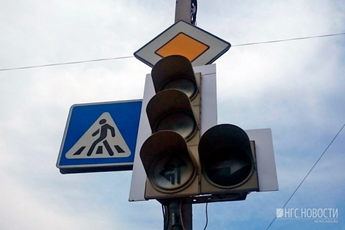 Перед запуском комиссия выезжала на перекрёсток 4 ноября Перед запуском комиссия выезжала на перекрёсток 4 ноября
