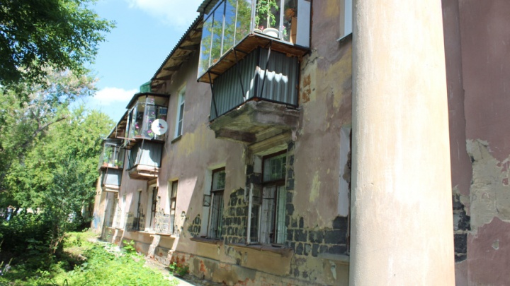 Большая разница: дом в Челябинске остался без капремонта фасада после удвоения сметы