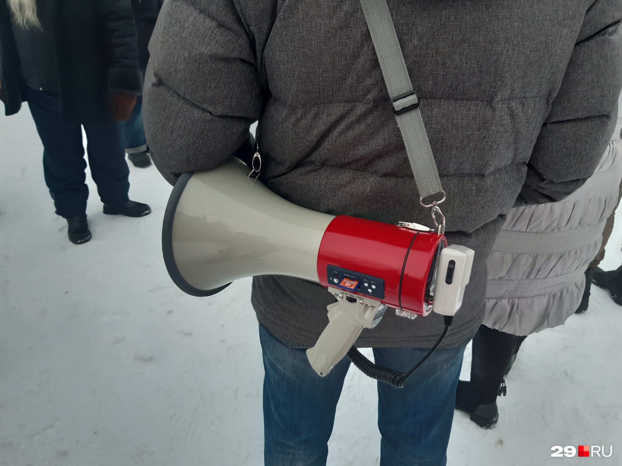 Громкоговоритель принесли, но для выступлений использовать не стали Громкоговоритель принесли, но для выступлений использовать не стали