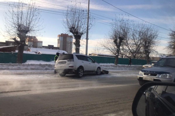 По предварительной информации, водитель Toyota Vitz не справилась с управлением По предварительной информации, водитель Toyota Vitz не справилась с управлением