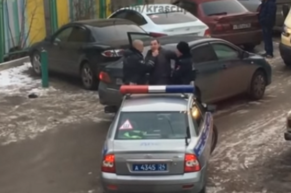 Мужчина отчаянно сопротивлялся Мужчина отчаянно сопротивлялся 