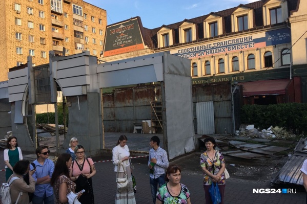 Это все, что осталось от строения Это все, что осталось от строения