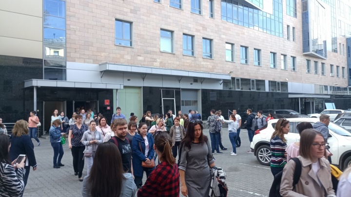 Новая волна сообщений о терактах: ряд ТЦ в Нижнем Новгороде эвакуирован из-за тревожных звонков