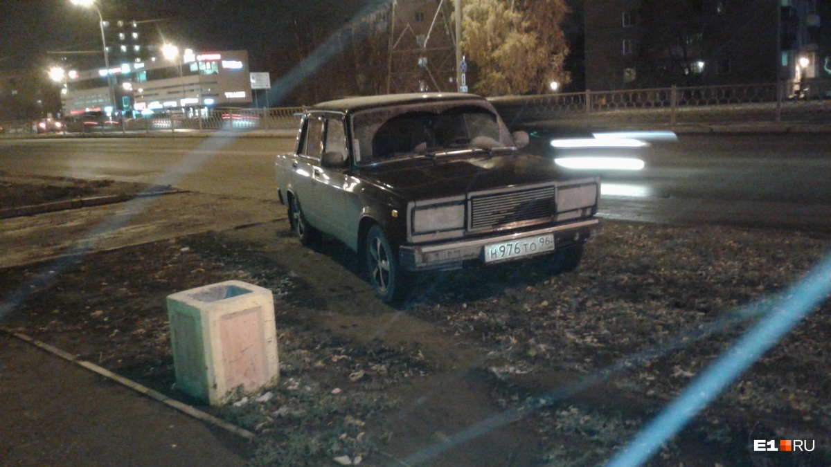 «Я паркуюсь как...»: помехи для грузовиков, бетономешалки в кустах и автохам со щетками