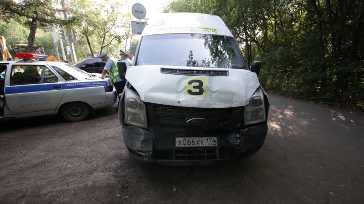 В ДТП «паровозиком» с маршруткой, такси и «Порше» в Челябинске пострадали шесть человек