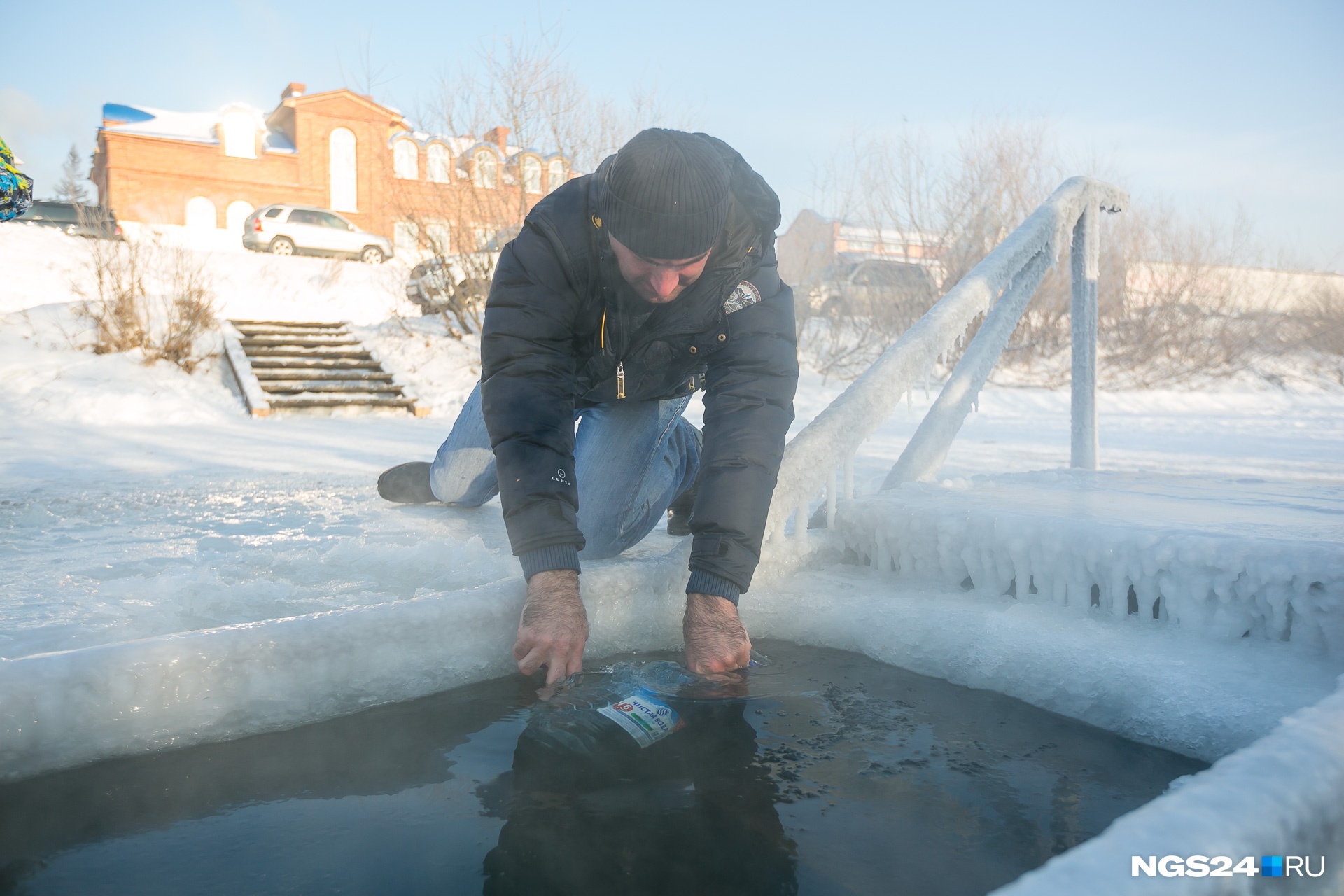 Святая вода из купели Святая вода из купели
