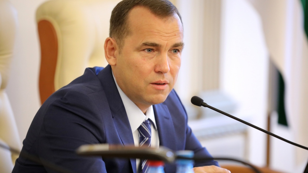 В 2019 году автором еще одного мема неожиданно стал экс-замгубернатора Тюменской области Вадим Шумков. Во время прямого эфира в социальной сети «ВКонтакте» политик заявил, что красть в регионе, который он сейчас возглавляет, больше нечего. О каком субъекте Федерации речь?<br /><br />