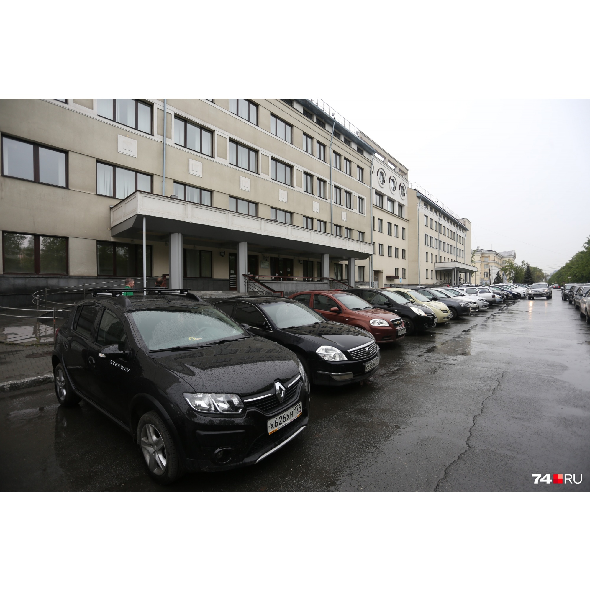 Под суд отдадут восемь зданий в центре города Под суд отдадут восемь зданий в центре города