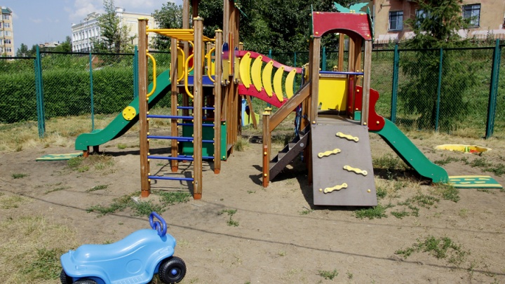 В Кузбассе проверили около 2000 детских площадок: из них 116 с нарушениями