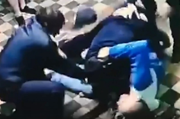 Молодой человек дрался насмерть Молодой человек дрался насмерть
