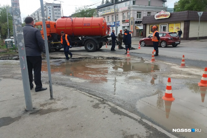 На месте работают сотрудники «Водоканала» На месте работают сотрудники «Водоканала»