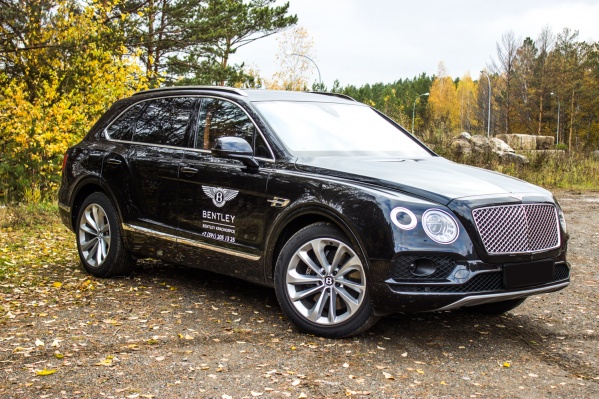 Внедорожник Bentley Bentayga стоит в среднем 10-15 миллионов рублей в зависимости от года выпуска Внедорожник Bentley Bentayga стоит в среднем 10-15 миллионов рублей в зависимости от года выпуска