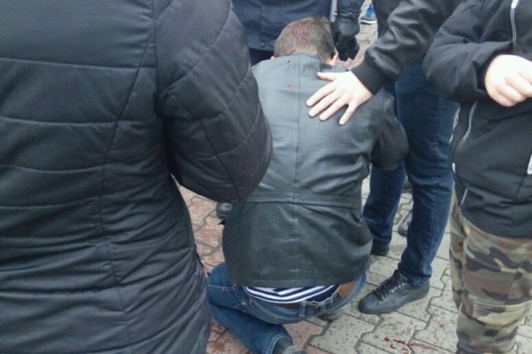 Молодому человеку сразу была оказана медицинская помощь Молодому человеку сразу была оказана медицинская помощь