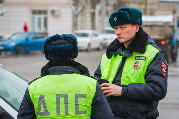 Полицейские выясняют обстоятельства аварии под Азовом Полицейские выясняют обстоятельства аварии под Азовом 