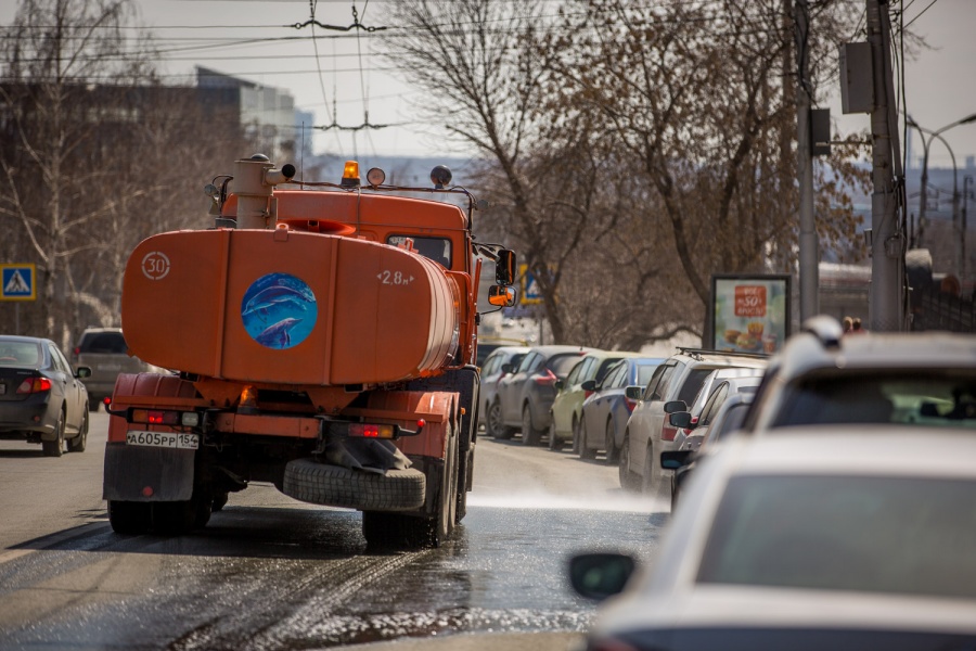 Мэрия Новосибирска получила 20 огромных машин-пылесосов для уборки улиц