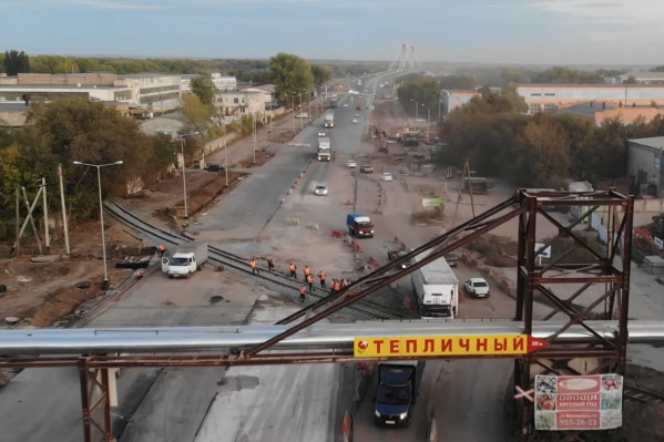 «Узкое горлышко» на съезде с Кировского моста сделали широким «Узкое горлышко» на съезде с Кировского моста сделали широким