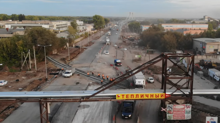 А в середине — железная дорога: расширение проезжей части на Кирова сняли с коптера